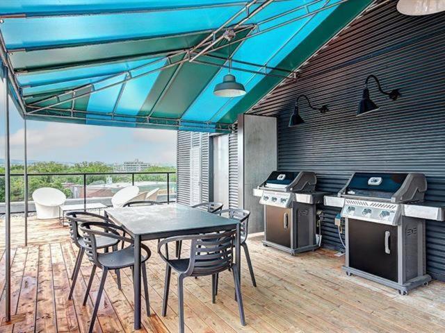 Penthouse On Charest - With Parking And Gym Appartamento Québec Esterno foto